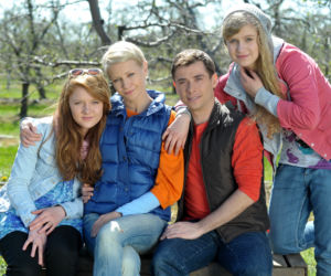 M jak miłość: Marek (Kacper Kuszewski), Hanka (Małgorzata Kożuchowska), Ula (Iga Krefft), Natalka (Marcjanna Lelek)