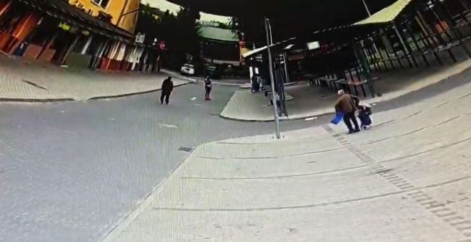 W kilkadziesiąt sekund zabił pana Franciszka. Wstrząsający film z targu w Rawie Mazowieckiej