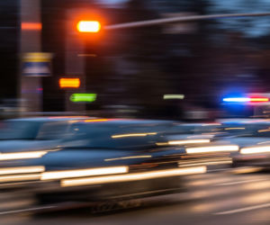 Kierowca ustępuje karetce. Sekundy później rozpętało się drogowe piekło?