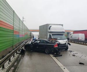 Kolizja trzech samochodów na S8. Sprawca był pod wpływem alkoholu