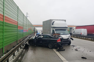 Kolizja trzech samochodów na S8. Sprawca był pod wpływem alkoholu