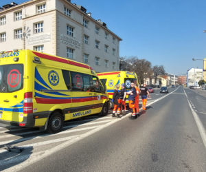 Bydgoszcz. Wypadek z udziałem karetki na rondzie Jagiellonów [ZDJĘCIA]