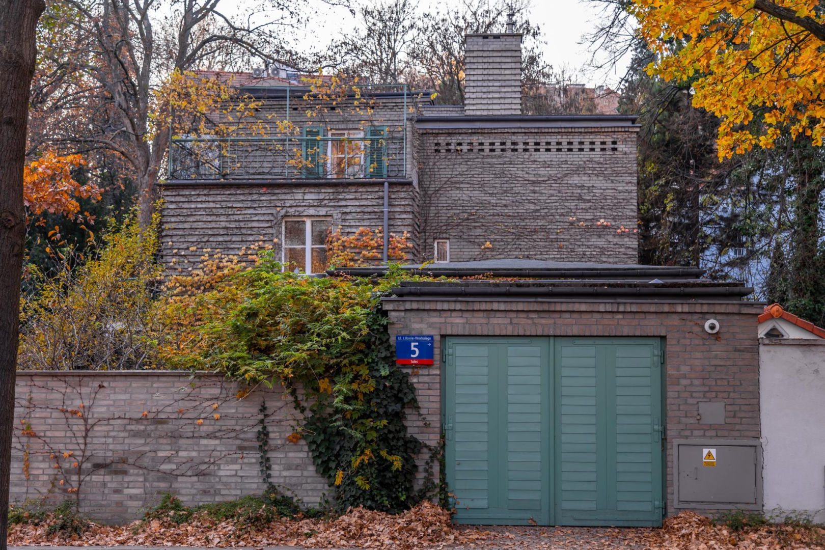 Willa Romualda Gutta, Hoene-Wrońskiego 5 w Warszawie