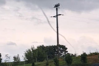 Tornado pojawiło się pod Brodnicą. Jest wideo! Meteorolodzy wydali alerty 