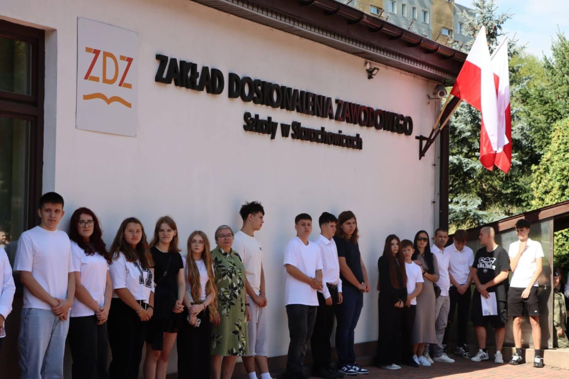 Klasa policyjna w Starachowicach oficjalnie wystartowała. Uczniowie ZDZ mają prostszą drogę do munduru