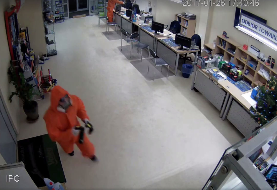Zamaskowani bandyci napadli na hurtownię. Sceny jak z filmu akcji! [GALERIA, WIDEO]