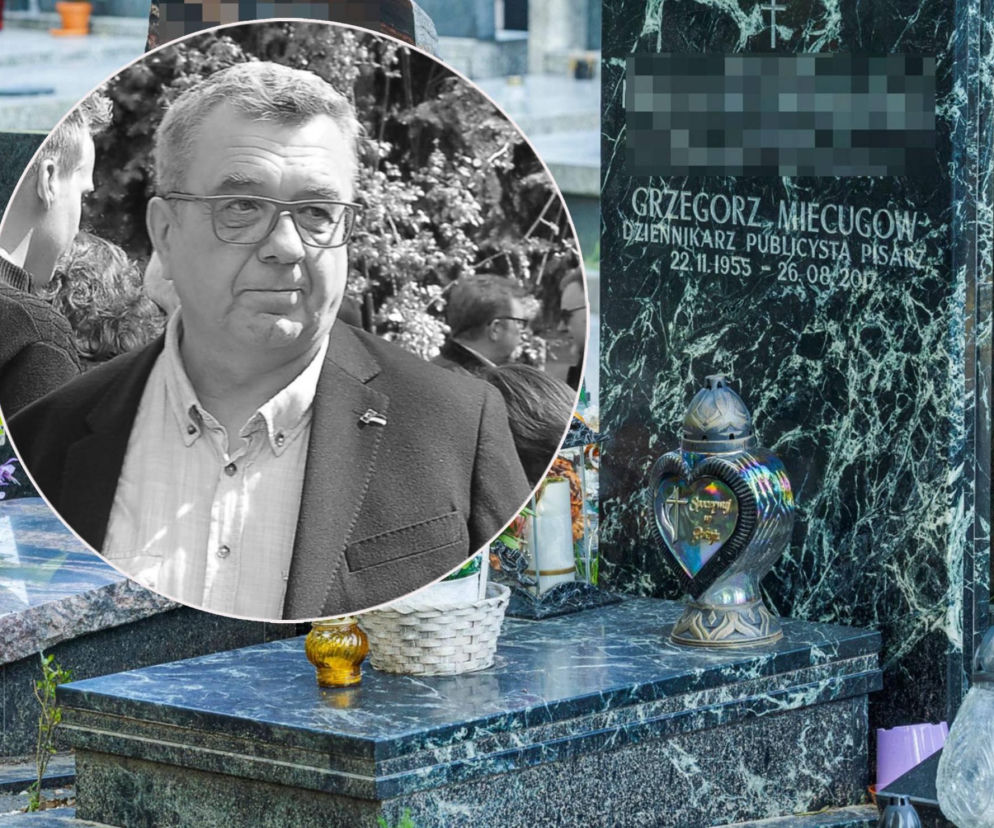 Ciemny marmurowy nagrobek Grzegorza Miecugowa ze zniczami. Na miniaturze czarno-białe zdjęcie dziennikarza. Czytaj w SE.