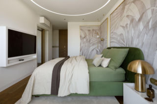 Ten apartament ma 12 pomieszczeń i jest w nim luksusowo, ale bez ostentacji. 138 metrów quiet luxury na Kabatach