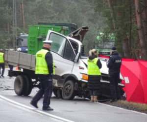 Ciężarówka zahaczyła o busa. Nie żyje 53-latek