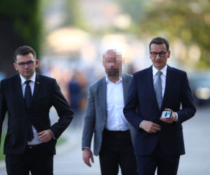 Prezes PiS na Wawelu z rodziną. Hołd Kaczyńskim oddali też Morawiecki i Szydło