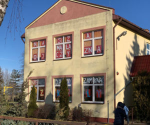 Szkoła w Ostrowążu