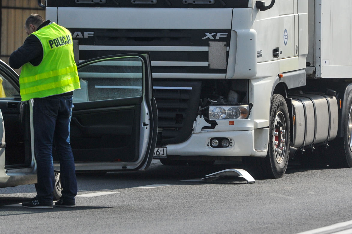 Tir rozjechał matkę z dzieckiem