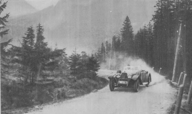 To najwyżej położona droga w Polsce, ale nie każdy tam wjedzie. Trasa słynie z prestiżowego wyścigu