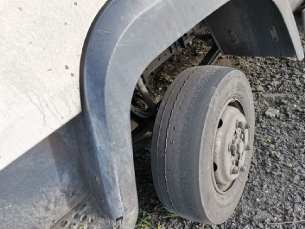 Groźna kolizja w Inowrocławiu. Policjanci byli zdumieni, gdy zastali pojazd w takim stanie