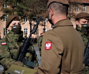 Przysięga wojskowa w Braniewie. Mamy blisko 60 nowych żołnierzy [ZDJĘCIA]