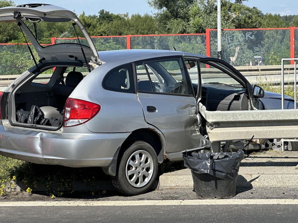 Koszmar na drodze. Wjechał w bariery i zginął. Przerażająca śmierć kierowcy