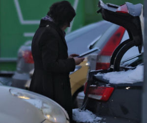 Anna Maria Żukowska buszuje w kwiatach