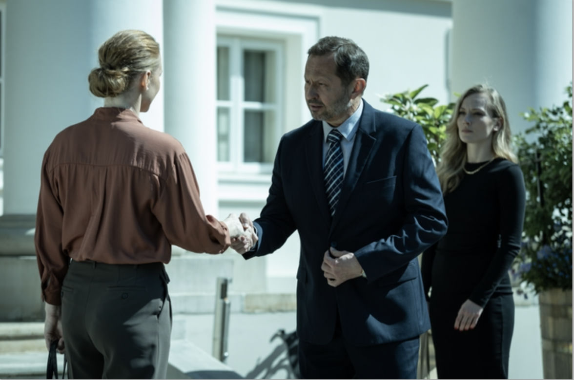 Wotum nieufności, odcinek 1: Daria Seyda (Katarzyna Dąbrowska), Krystian Hajkowski (Andrzej Konopka), Małgorzata Bukowska (Anna Mrozowska)