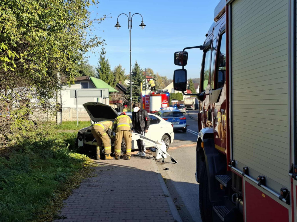 W Wąchocku auto osobowe wjechało w dom