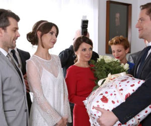 Barwy szczęścia odc. 1432. Marlena (Magdalena Grąziowska), Czarek (Michał Kitliński), Marcel (Kamil Maćkowiak), Marta (Katarzyna Zielińska), Kasia (Katarzyna Glinka)