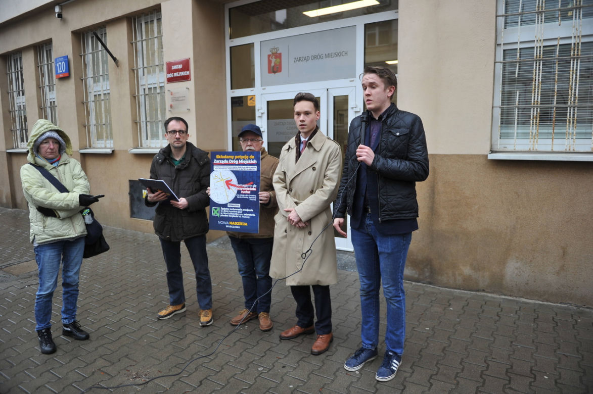 "Odblokujcie miasto od korków!" - aktywiści składają petycję u drogowców 
