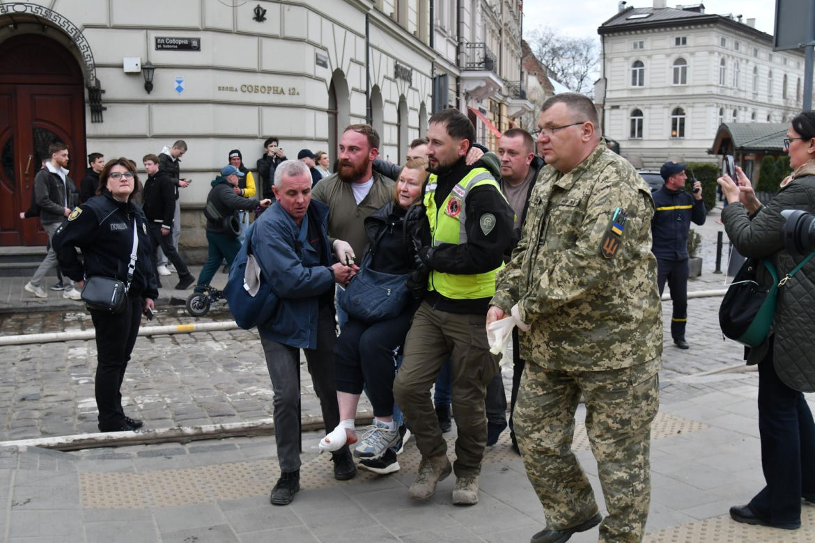PILNE! Rosjanie zaatakowali pełne cywilów centrum Lwowa! Są nagrania