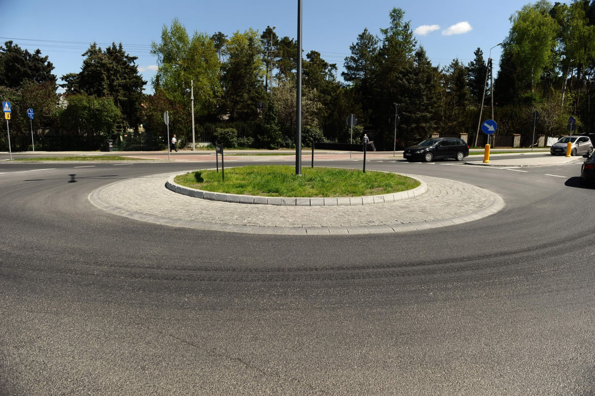 Mazowsze dostało autokary i rondo. Zespół pieśni i tańca świętuje w Otrębusach