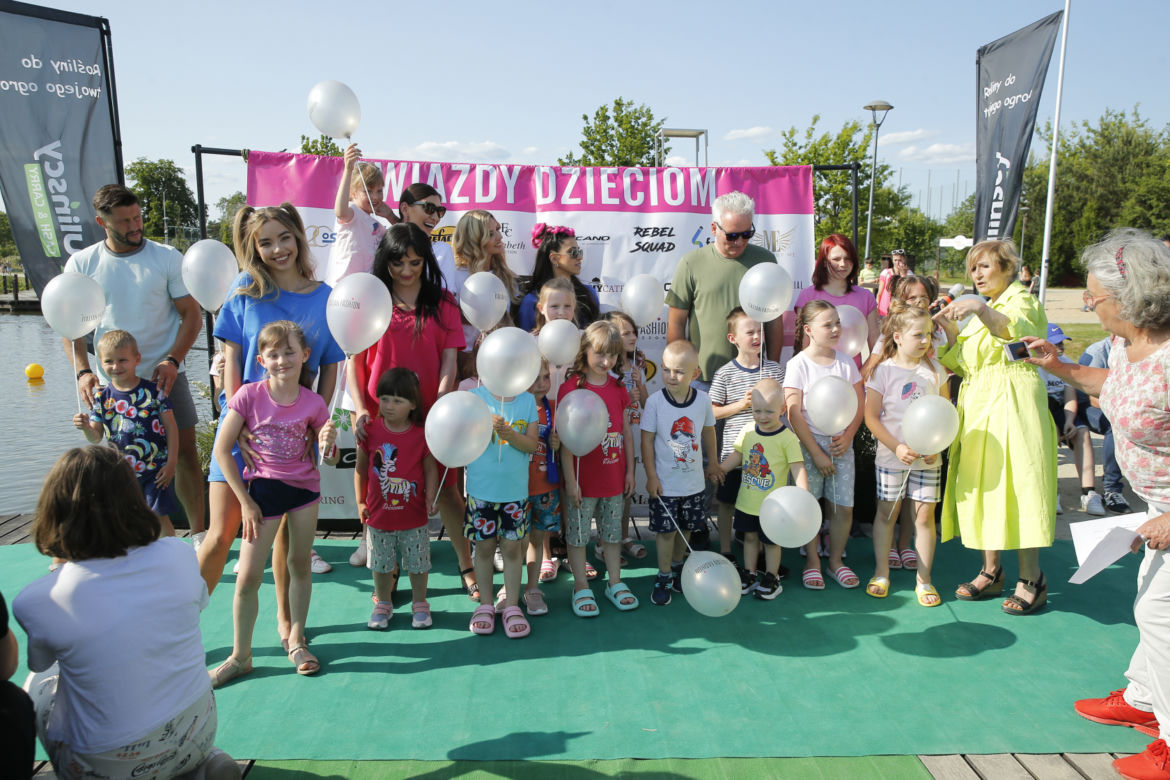 Aktorki, wokalistki i dziennikarki jak zawodowe modelki na evencie "Gwiazdy Dzieciom"