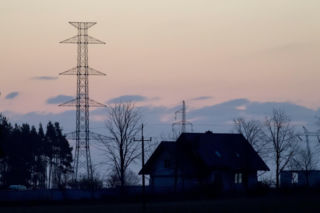Atak zimy w Łódzkiem. Tysiące osób bez prądu. Siedzimy jak w średniowieczu