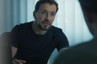 Barwy szczęścia, odcinek 3272. Marcin Kodur (Oskar Stoczyński), Majak (Łukasz Borkowski)