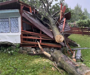 Pozalewane garaże, połamane drzewa. Nawałnica nad powiatem ostródzkim