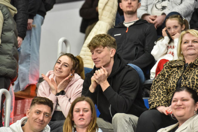 Halowe mistrzostwa Polski w Kujawsko-Pomorskiej Arenie Toruń. Zdjęcia kibiców i zawodników