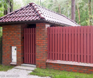 Drewniane ogrodzenie posesji