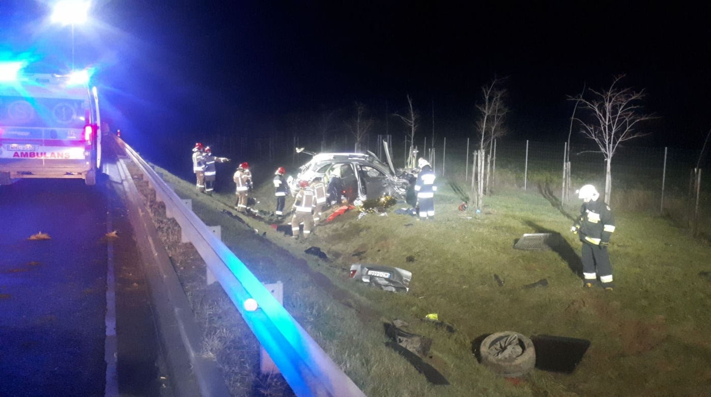 Tragiczny wypadek na S7. Luksusowe auto ROZTRZASKANE