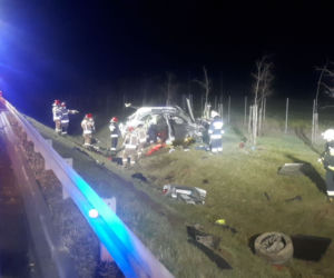  Tragiczny wypadek na S7. Luksusowe auto ROZTRZASKANE