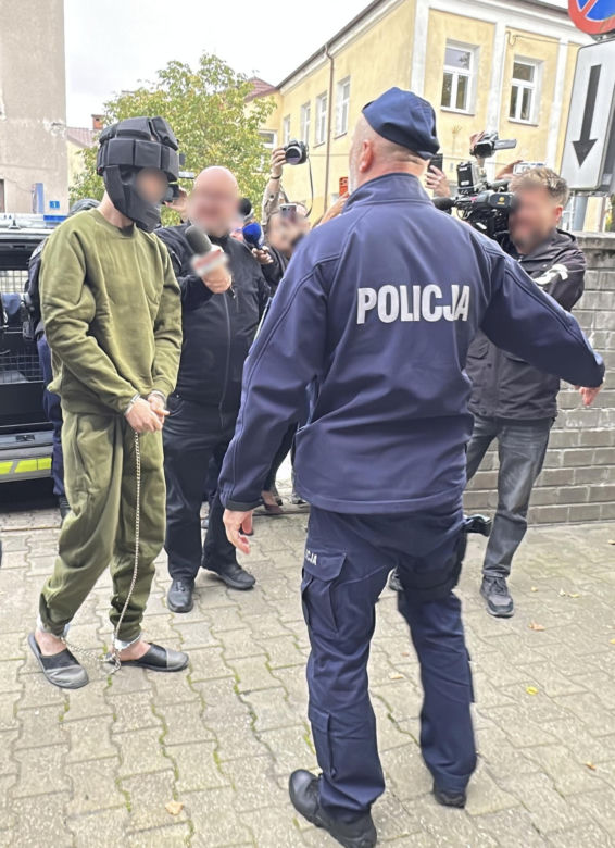 19-latek dokonał ataku w szkole w Ostrołęce. Został doprowadzony do prokuratury