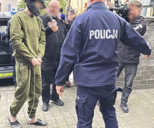 19-latek dokonał ataku w szkole w Ostrołęce. Został doprowadzony do prokuratury