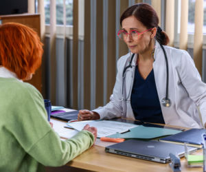 Szpital św. Anny, odcinek 108: Marta bezskutecznie próbuje spotkać się z Tomkiem. Paweł zaskakuje Zytę rozmową o zaręczynach