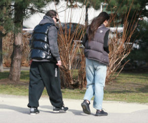 Michał Koterski z dziewczyną na spacerze