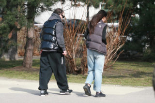 Michał Koterski z dziewczyną na spacerze