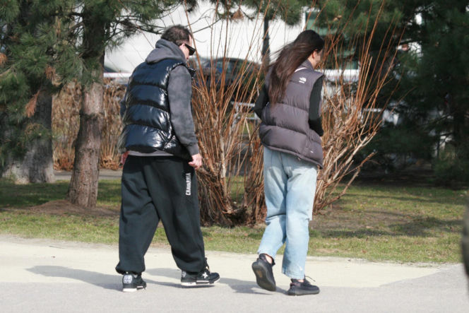 Michał Koterski z dziewczyną na spacerze