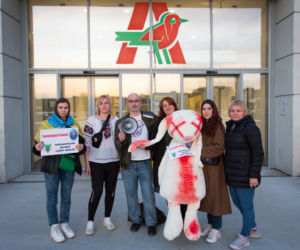 Protest przed Auchan