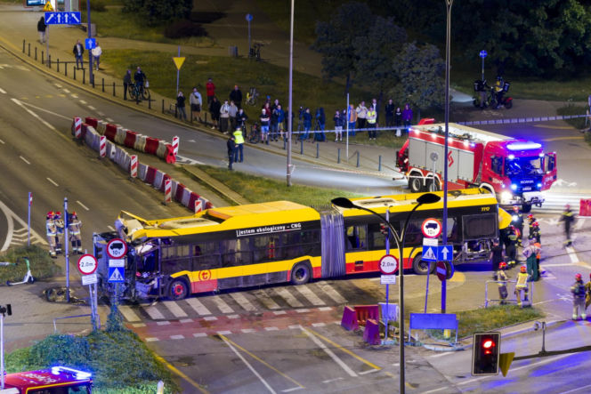 Autobus miejski wjechał w przejście podziemne przy Dworcu Zachodnim