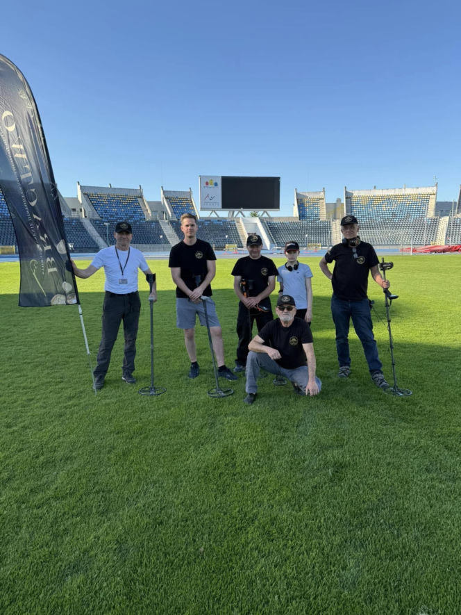 Radość po awansie i niespodziewana zguba. Na stadionie trwały poszukiwania obrączki