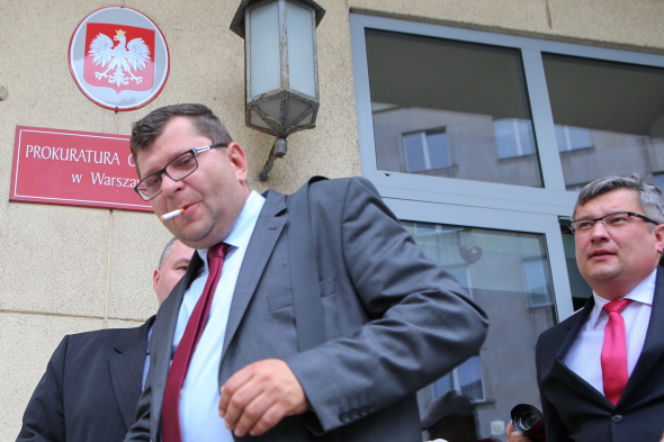 OBALIŁ RZĄD, ZAMKNĄ GO W WIĘZIENIU