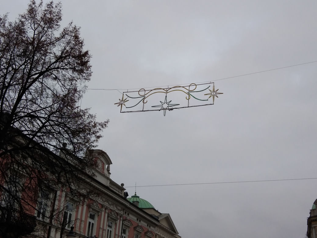 Radom szykuje się na święta. Trwa montaż ozdób