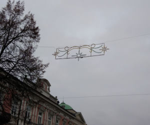Radom szykuje się na święta. Trwa montaż ozdób