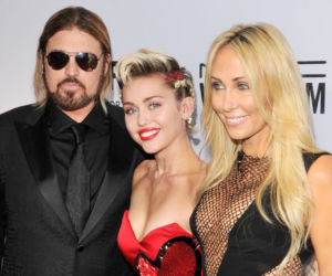 Ojciec Miley Cyrus zachwycony wybrykami córki
