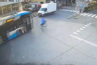 Autobus potrącił 74-letnią rowerzystkę