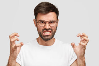 Wulgaryzmy dobre dla zdrowia? Naukowcy ujawniają zaskakujące wyniki badań na temat przeklinania